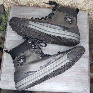 Converse All Star High-top Chuck Taylor Black Boots. Boys size 6.(sy2)